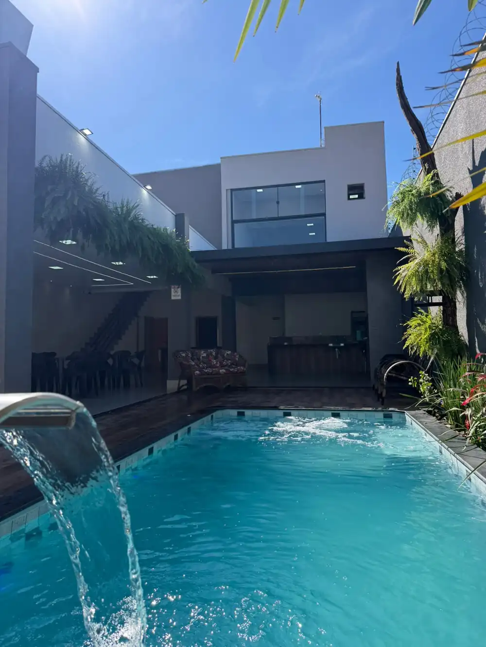 Casa de festa em Uberlândia com jardim, lounge e área externa coberta
